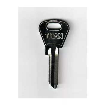 NYERSKULCS          XT     TIP. TITÁN