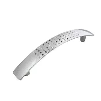 BÚTORFOGANTYÚ ÍVES PETTYES 96 MM KRÓM AK2329B