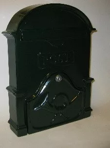 POSTALÁDA ÖNTÖTT ZÖLD    KÜRTÖS    V-330 33*30CM