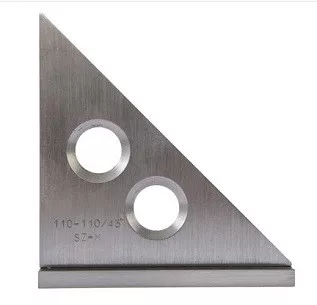 SZÖGELLENÖRZŐ TALPAS 110*110MM 90/45° SZALKAI