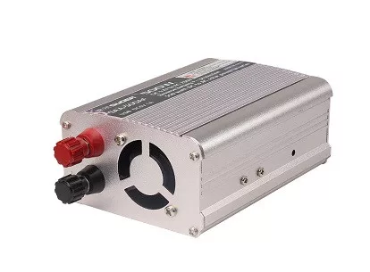 INVERTER 12V/230V SZIVARGYÚJTÓRÓL 500W AC/DC