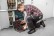 MUNKARUHA FLANEL ING PIROS-FEKETE-FEHÉR  NEO TOOLS